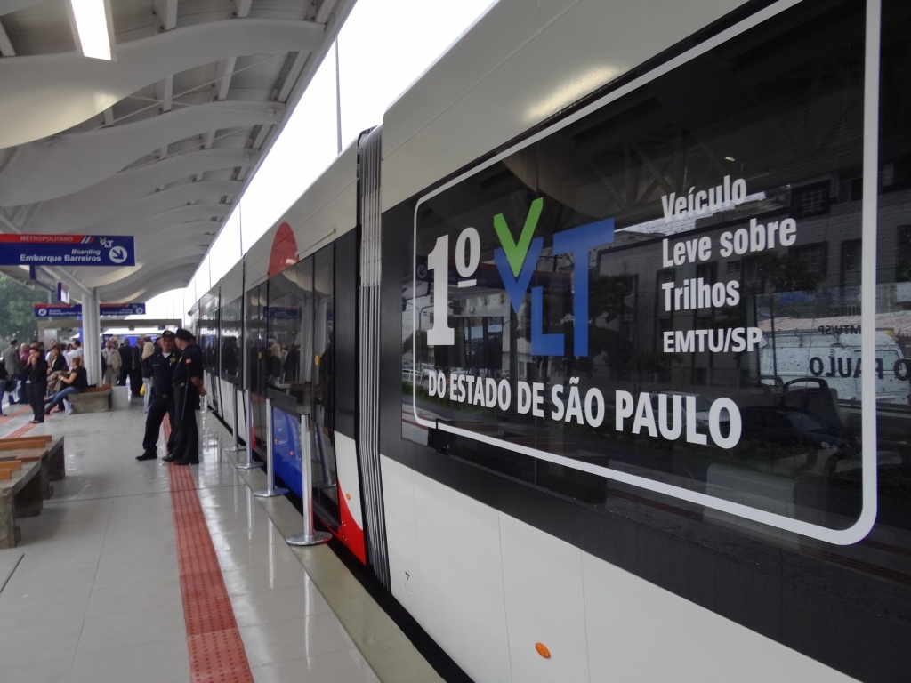 Veículo Leve sobre Trilhos/EMTU – de São Vicente a Santos